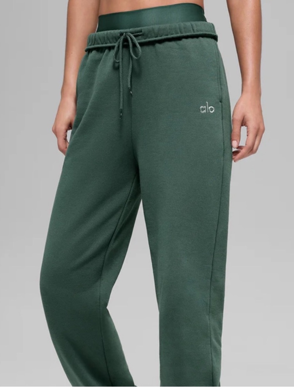 NWT Alo Yoga Accolade | Clover Green Sweatpant Unisex | Relaxed Fit | Medium Med